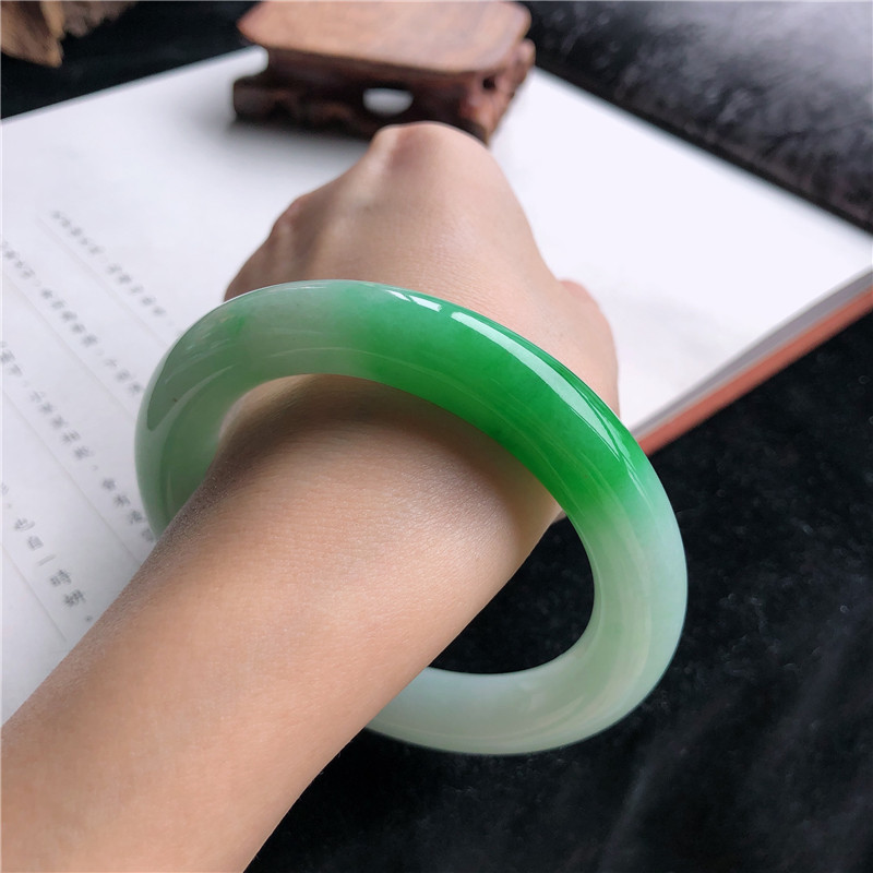천연 버마산 비취 팔찌, 아이스 왁스 타입, 연녹색 원 - Bracelets 리뷰 및 가격